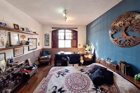 Casa à venda com 250m², 5 quartos e 4 vagasSuíte 2