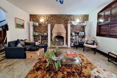 Casa à venda com 250m², 5 quartos e 4 vagasSala