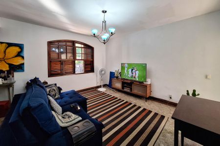 Casa à venda com 250m², 5 quartos e 4 vagasSala