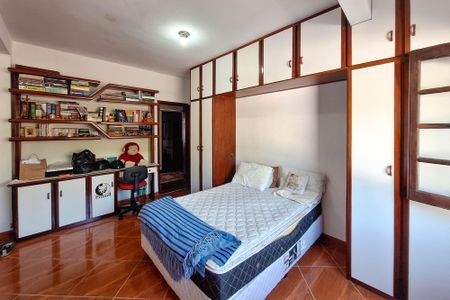 Casa à venda com 250m², 5 quartos e 4 vagasSuíte 1