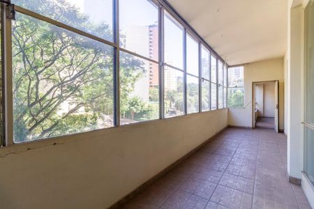 Apartamento à venda com 250m², 3 quartos e 2 vagas Apartamento à venda com 250m², 3 quartos e 2 vagasVaranda