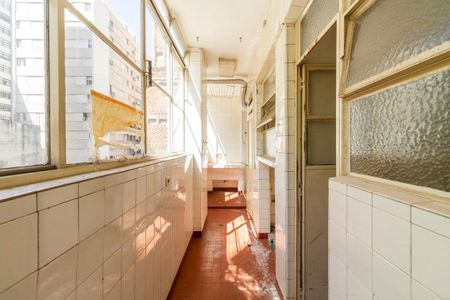 Apartamento à venda com 250m², 3 quartos e 2 vagas Apartamento à venda com 250m², 3 quartos e 2 vagasÁrea de Serviço