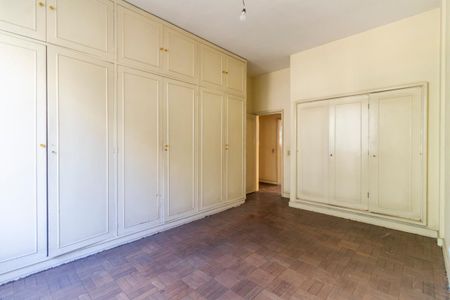 Apartamento à venda com 250m², 3 quartos e 2 vagas Apartamento à venda com 250m², 3 quartos e 2 vagasQuarto 2