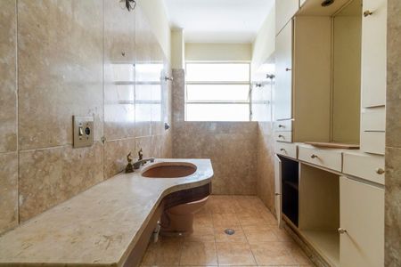 Apartamento à venda com 250m², 3 quartos e 2 vagas Apartamento à venda com 250m², 3 quartos e 2 vagasBanheiro 2