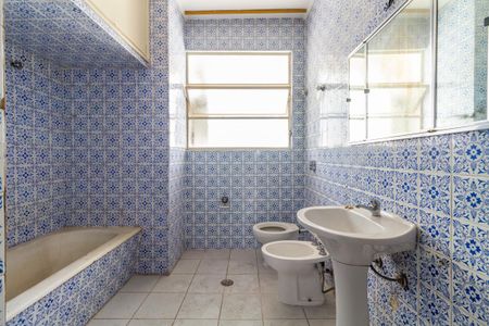 Apartamento à venda com 250m², 3 quartos e 2 vagas Apartamento à venda com 250m², 3 quartos e 2 vagasBanheiro 1