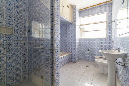 Apartamento à venda com 250m², 3 quartos e 2 vagas Apartamento à venda com 250m², 3 quartos e 2 vagasBanheiro 1