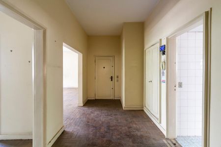 Apartamento à venda com 250m², 3 quartos e 2 vagas Apartamento à venda com 250m², 3 quartos e 2 vagasCorredor