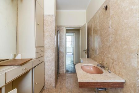 Apartamento à venda com 250m², 3 quartos e 2 vagas Apartamento à venda com 250m², 3 quartos e 2 vagasBanheiro 2