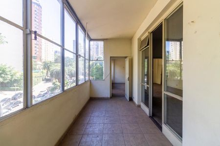 Apartamento à venda com 250m², 3 quartos e 2 vagas Apartamento à venda com 250m², 3 quartos e 2 vagasVaranda