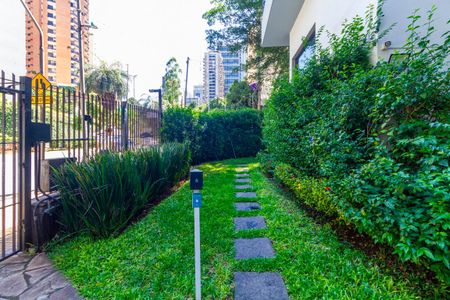 Apartamento à venda com 250m², 3 quartos e 2 vagas Apartamento à venda com 250m², 3 quartos e 2 vagasÁrea comum - Área Externa