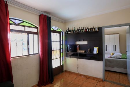 Casa à venda com 62m², 2 quartos e 1 vagaSala