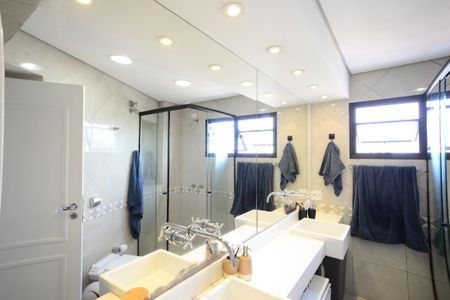 Apartamento à venda com 213m², 3 quartos e 3 vagasBanheiro da Suíte 3