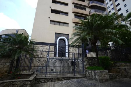 Apartamento à venda com 213m², 3 quartos e 3 vagasFachada