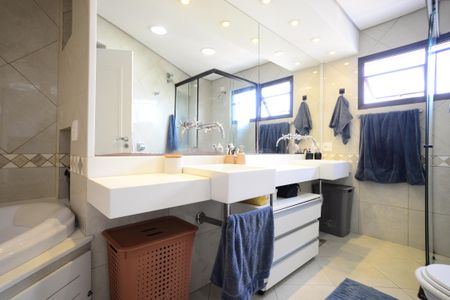 Apartamento à venda com 213m², 3 quartos e 3 vagasBanheiro da Suíte 3