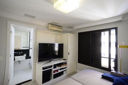 Apartamento à venda com 213m², 3 quartos e 3 vagasSuíte 1