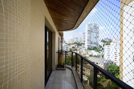 Apartamento à venda com 213m², 3 quartos e 3 vagasVaranda