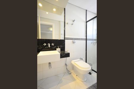 Apartamento à venda com 213m², 3 quartos e 3 vagasBanheiro da Suíte 