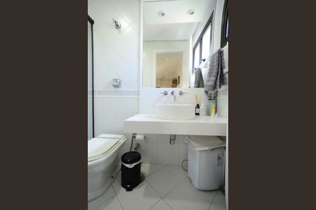 Apartamento à venda com 213m², 3 quartos e 3 vagasBanheiro da Suíte 2