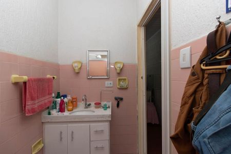 Casa à venda com 80m², 2 quartos e 6 vagas Casa à venda com 80m², 2 quartos e 6 vagasBanheiro