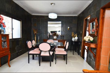 Casa à venda com 400m², 2 quartos e 1 vaga Casa à venda com 400m², 2 quartos e 1 vagaSala