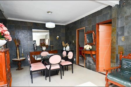 Casa à venda com 400m², 2 quartos e 1 vaga Casa à venda com 400m², 2 quartos e 1 vagaSala