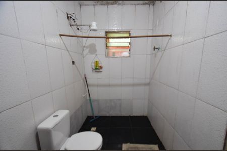 Casa à venda com 400m², 2 quartos e 1 vaga Casa à venda com 400m², 2 quartos e 1 vagaBanheiro da Suíte (casa 2)