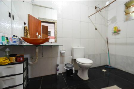 Casa à venda com 400m², 2 quartos e 1 vaga Casa à venda com 400m², 2 quartos e 1 vagaBanheiro da Suíte (casa 2)