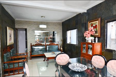 Casa à venda com 400m², 2 quartos e 1 vaga Casa à venda com 400m², 2 quartos e 1 vagaSala