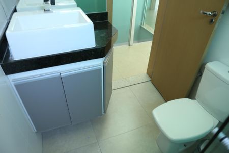 Casa à venda com 162m², 3 quartos e 2 vagasBanheiro