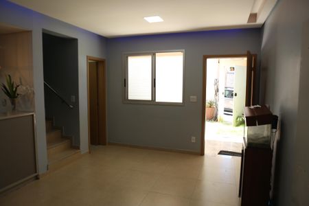 Casa à venda com 162m², 3 quartos e 2 vagasSala