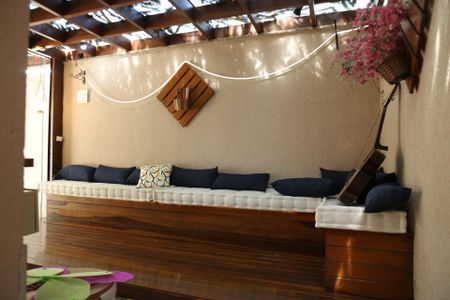 Casa à venda com 162m², 3 quartos e 2 vagasÁrea Externa