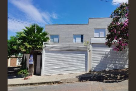 Casa à venda com 162m², 3 quartos e 2 vagasFachada