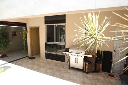 Casa à venda com 162m², 3 quartos e 2 vagasÁrea Externa