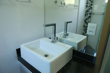 Casa à venda com 162m², 3 quartos e 2 vagasBanheiro