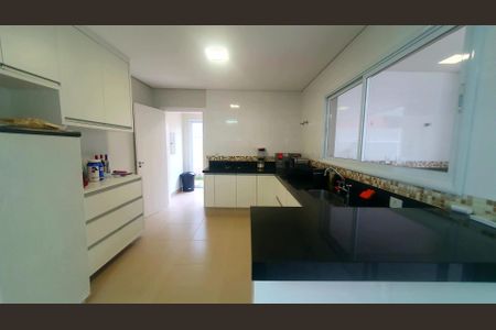 Casa de condomínio para alugar com 252m², 4 quartos e 6 vagas Casa de condomínio para alugar com 252m², 4 quartos e 6 vagasCozinha