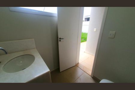 Casa de condomínio para alugar com 252m², 4 quartos e 6 vagas Casa de condomínio para alugar com 252m², 4 quartos e 6 vagasBanheiro 1