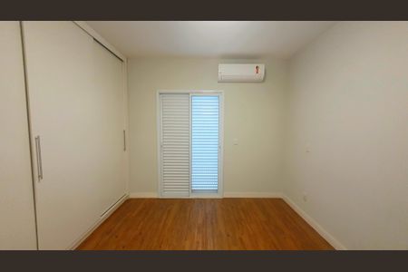 Casa de condomínio para alugar com 252m², 4 quartos e 6 vagas Casa de condomínio para alugar com 252m², 4 quartos e 6 vagasSuíte 4