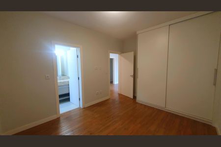 Casa de condomínio para alugar com 252m², 4 quartos e 6 vagas Casa de condomínio para alugar com 252m², 4 quartos e 6 vagasSuíte 1