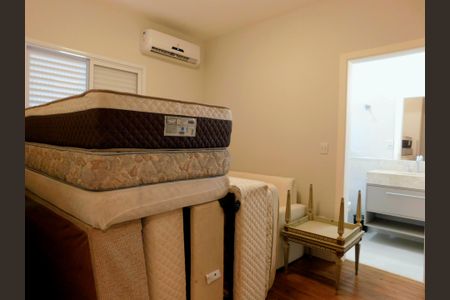 Casa de condomínio para alugar com 252m², 4 quartos e 6 vagasSuíte 2