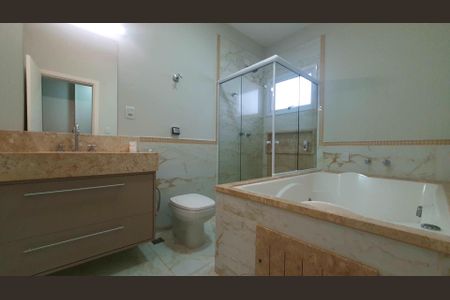 Casa de condomínio para alugar com 252m², 4 quartos e 6 vagas Casa de condomínio para alugar com 252m², 4 quartos e 6 vagasBanheiro 5 Master