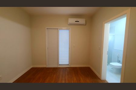 Casa de condomínio para alugar com 252m², 4 quartos e 6 vagas Casa de condomínio para alugar com 252m², 4 quartos e 6 vagasSuíte 1