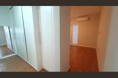 Casa de condomínio para alugar com 252m², 4 quartos e 6 vagas Casa de condomínio para alugar com 252m², 4 quartos e 6 vagasSuíte 3 Master