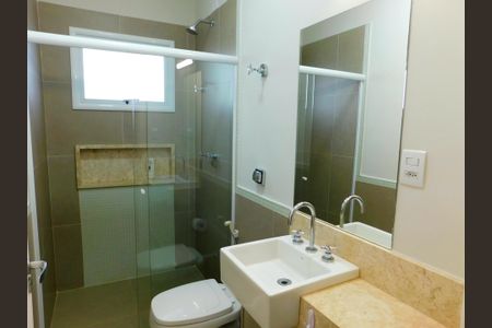 Casa de condomínio para alugar com 252m², 4 quartos e 6 vagasBanheiro 6