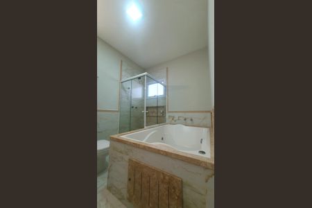 Casa de condomínio para alugar com 252m², 4 quartos e 6 vagas Casa de condomínio para alugar com 252m², 4 quartos e 6 vagasBanheiro 5 Master