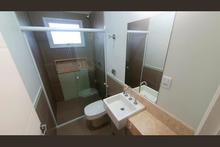 Casa de condomínio para alugar com 252m², 4 quartos e 6 vagas Casa de condomínio para alugar com 252m², 4 quartos e 6 vagasBanheiro 6