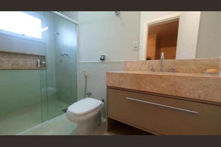 Casa de condomínio para alugar com 252m², 4 quartos e 6 vagas Casa de condomínio para alugar com 252m², 4 quartos e 6 vagasBanheiro 4/Suíte