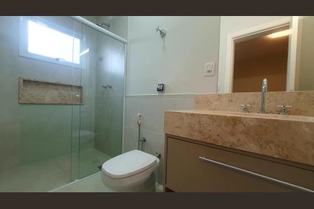 Casa de condomínio para alugar com 252m², 4 quartos e 6 vagas Casa de condomínio para alugar com 252m², 4 quartos e 6 vagasBanheiro 3/Suíte