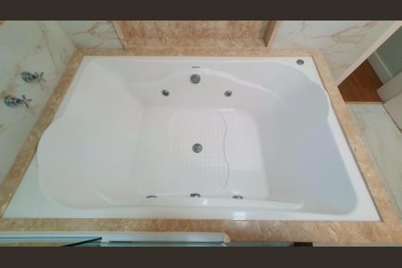 Casa de condomínio para alugar com 252m², 4 quartos e 6 vagas Casa de condomínio para alugar com 252m², 4 quartos e 6 vagasBanheiro 5 Master