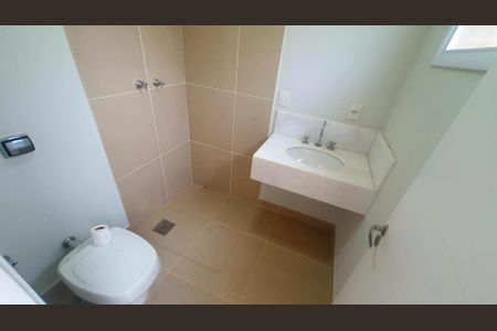 Casa de condomínio para alugar com 252m², 4 quartos e 6 vagas Casa de condomínio para alugar com 252m², 4 quartos e 6 vagasBanheiro 1