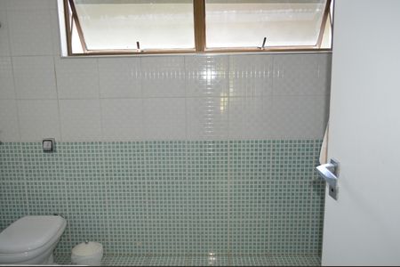 Casa à venda com 630m², 5 quartos e 6 vagasBanheiro da Suíte 1